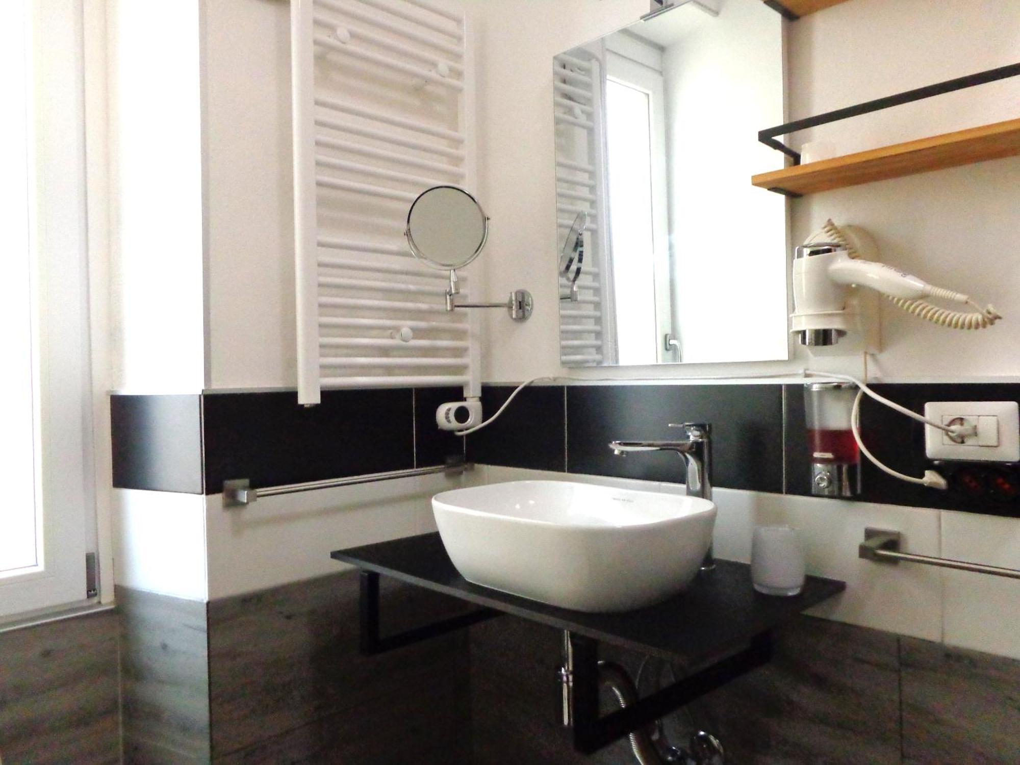 Chloe'S Rooms Cagliari Exteriör bild
